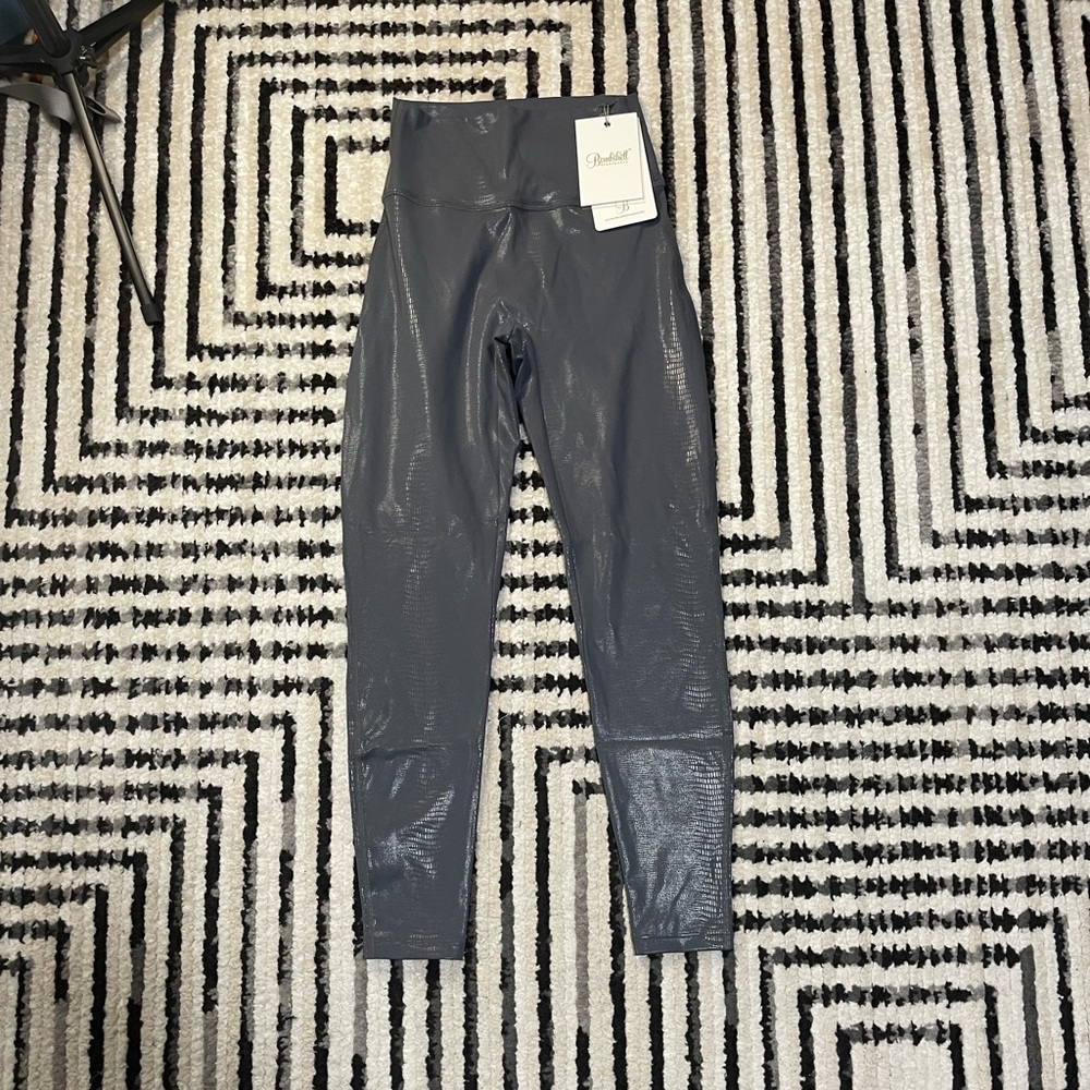 Bombshell Sportswear shine leggings in grey Python size MEDIUM
